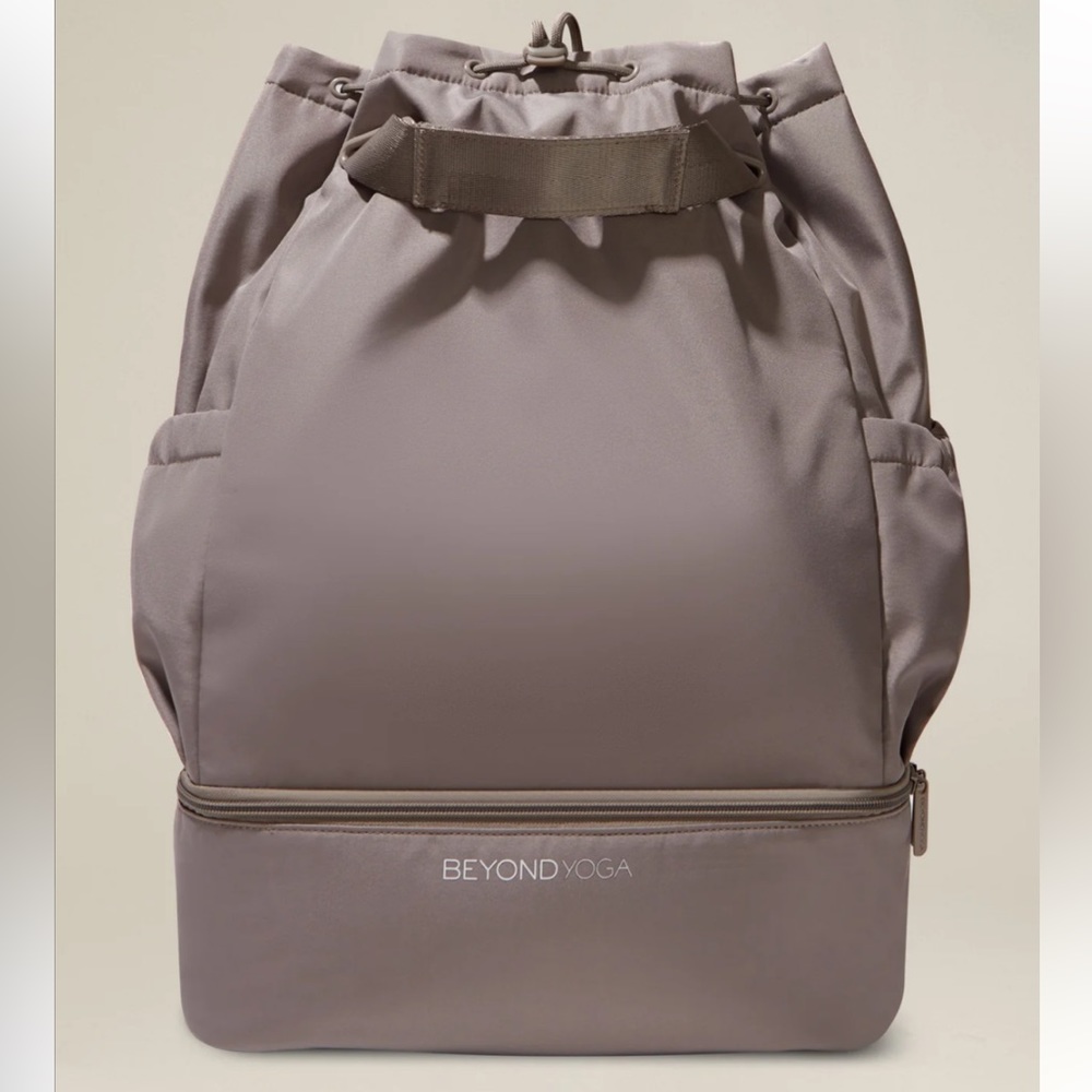 Beyond yoga adjustable gym bag